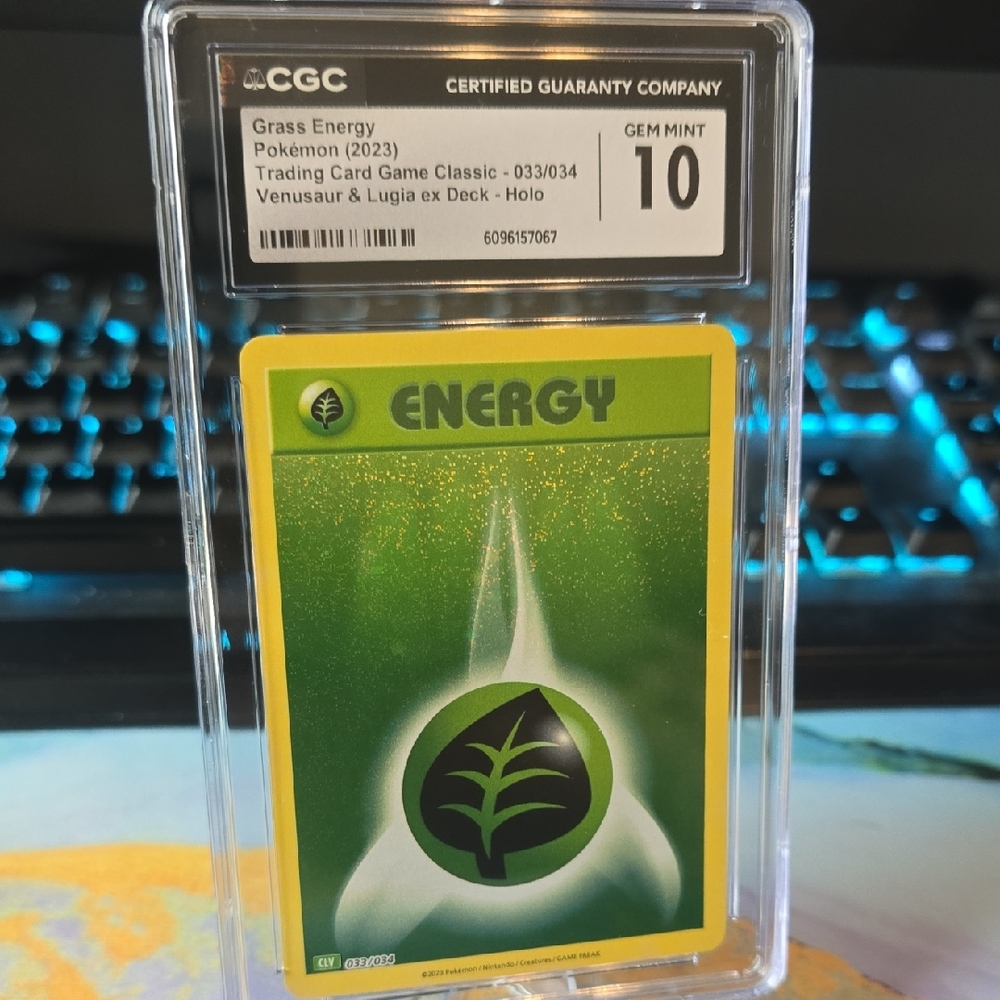 Grass Energy Pokémon Card - Holo